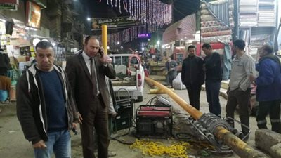 رئيس مدينة أبشواي يتفقد أعمال توصيل الغاز الطبيعي ليلا