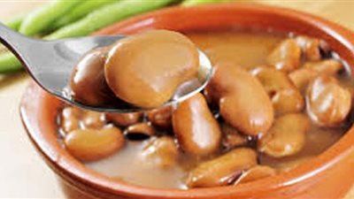 شاهد.. كيفية تدميس الفول في البيت