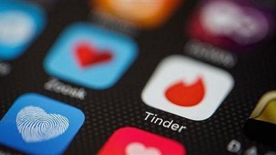 أمل العثور على الحب.. رواج تطبيقات المواعدة في أمريكا