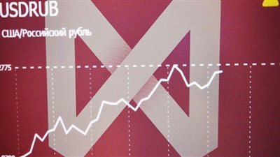 الروبل يصعد وبورصة موسكو تحلق إلى مستويات قياسية