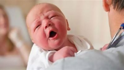 أقامت علاقة مع شقيقها.. حبس المتهمين في واقعة طفل سفاح منشأة القناطر