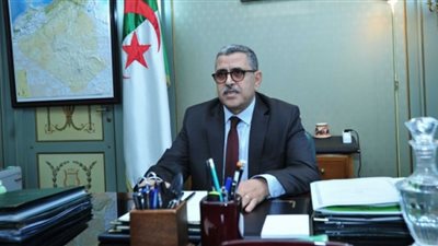 الجزائر تمنح أوسمة لضحايا كورونا من القطاع الطبي