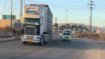 دخول قافلة شاحنات أمريكية من العراق إلى الأراضي السورية