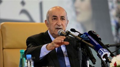 حرم الرئيس الجزائري تصوّت في الاستفتاء على التعديلات الدستورية نيابة عنه