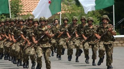 الجزائر تُشيد قاعدة عسكرية استراتيجية على حدودها مع المغرب