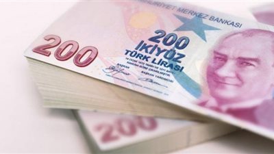 فيتش تتوقع تنامي مخاطر الليرة التركية.. 10% خسائر في أسبوعين