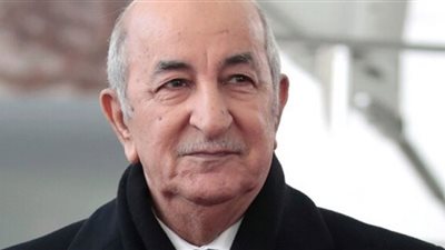 تبون يشرف على حفل لتقليد الرُتب وتقليد الأوسمة لضباط الجيش