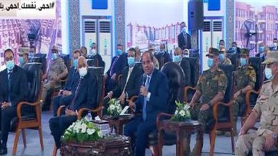 فيديو.. السيسي يطالب بتسهيل إجراءات تحويل السيارات للغاز الطبيعي