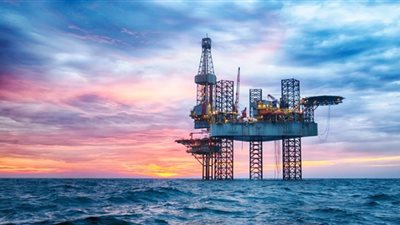 كورونا يدفع أسعار النفط إلى الهبوط أكثر من 2%