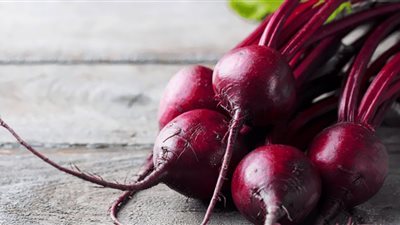 أبرزها الوقاية من السرطان.. 11 فائدة صحية مذهلة للبنجر