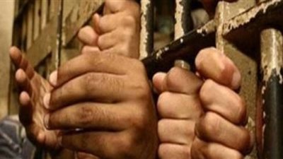 حبس 4 عمال خردة لاتهامهم بسرقة غطاء بالوعة بالجيزة