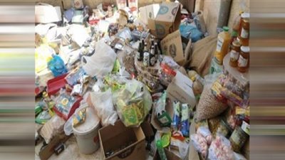 ضبط صاحب مصنع متهم بالإتجار في سلع غذائية مجهولة المصدر