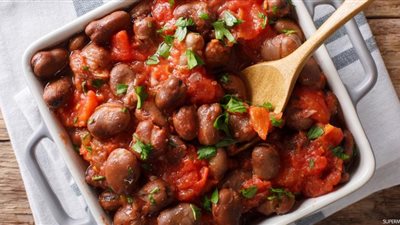 لإفطار شهي.. تعرفي على طريقة تحضير فول بالصلصة