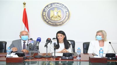 وزيرة التعاون الدولي توقع اتفاقية لتزويد الخطوط الرئيسية للسكة الحديد بنظام التحكم الآلي الأوروبي الحديث