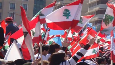 احتجاجات بمناطق لبنانية متفرقة تنديدا بتردي الأوضاع المعيشية