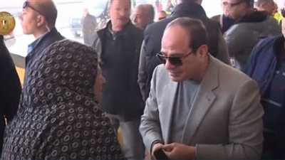 (فيديو) الرئيس السند| حقق حلم أم صابر بائعة الخضار بعد 40 سنة