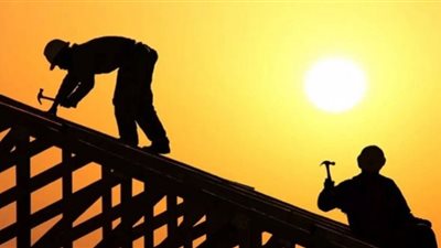 بعد حظر السعودية العمل وقت الظهيرة.. تعرف على مخاطر وأعراض ضربة الشمس
