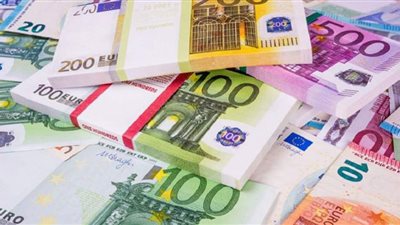 تباين سعر اليورو الأوروبي بنهاية تعاملات اليوم مقابل الجنيه