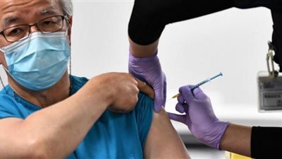 أستاذ باثولوجي: تلقي جرعتين من لقاح كورونا يمنح مناعة ضد أي متحور بنسبة 80% (فيديو)
