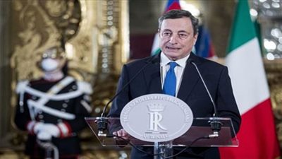 رئيس وزراء إيطاليا يُعلن تطعيمه بلقاح أسترازينيكا المُضاد لكورونا