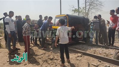 بعد تكرار الحوادث| أهالى مناشى البلد يطالبون بإنشاء مزلقان (فيديو)