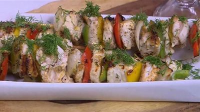بالمنزل.. حضري أسياخ السمك المشوي