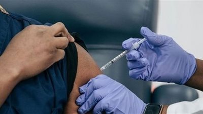 فيديو.. أستاذ مناعة: التطعيم بلقاح كورونا يقلل الوفيات
