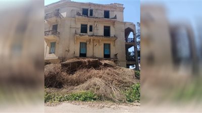 الصور الأولى لانهيار شرفتين بعقار شارع بغداد في مصر الجديدة