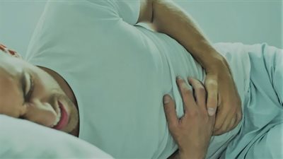 (صور) أطباء يعثرون على خنفساء حية داخل قولون مريض