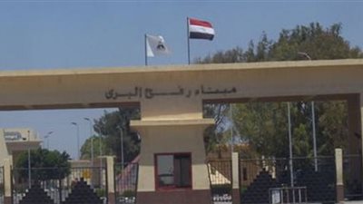 تسليم إحدى السيارات العائدة من غزة