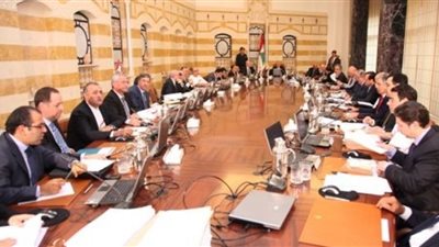 باحث يتقدم بمسودة مشروع دستورى
