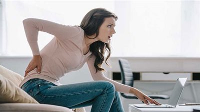 لهذا السبب| العمل من المنزل يسبب الإصابة بآلام الظهر