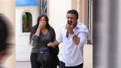 سر امتناع أحمد العوضي عن السفر مع ياسمين عبد العزيز لاستكمال رحلة علاجها في سويسرا