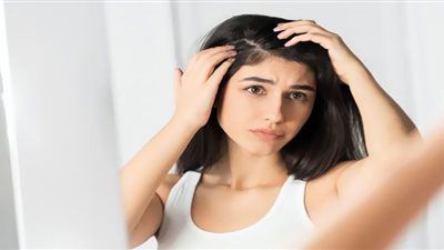 أسباب ظهور قشرة الشعر وطرق التخلص منها