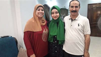 الحاصلة على المركز الثالث شعبة الأدبى .. العام الدراسي كان صعب ولم أتوقع النتيجة