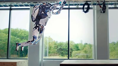 (فيديو) روبوتات Boston Dynamics أفضل من البشر في الباركور