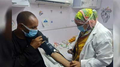 الكشف علي 495 مواطن في قافلتين للصحة بدموشيا وكفر منسابة