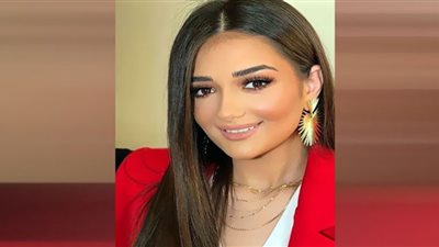 بهذه الصور.. ملك زاهر تستقبل كلبها الجديد وتقبله