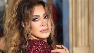 نوال الزغبي تتألق بالترتر اللامع في عليه ابتسامة (تفاصيل)