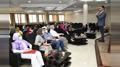 الشباب والرياضة تستعرض مهارات التيسير والتعلم الذاتي للمشاركين بالدورة التدريبية لإعداد مدربين TOT