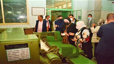 نيفين جامع : الصناعة تدرس إنشاء مجمع تعليمي تكنولوجي للغزل والنسيج