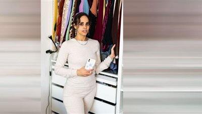 تخبىء وجهها.. نور عمرو دياب بإطلالة مختلفة ( صور )