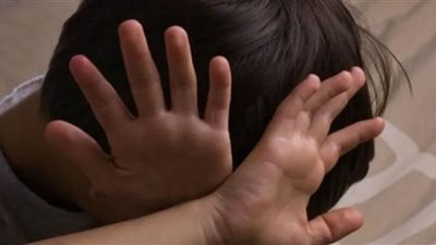 التحقيق مع المتهم بهتك عرض الأطفال بمساعدة الحيوانات الأليفة