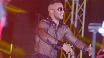 (شاهد) اإستعراضات وملابس غريبة| محمد رمضان المُثير للجدل في الساحل الشمالي