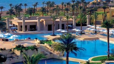 خسائر الفنادق والقرى السياحية تدخل منطقة الخطر