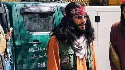 صورة أحد قادة طالبان تثير جدل السوشيال ميديا| لن تصدق سعر ملابسه