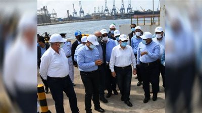وزير البترول يتفقد توسعات مصفاة ميدور ومحطة ميدتاب بالإسكندرية.. صور