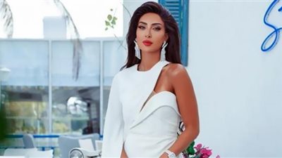 نور الغندور تصدر غلاف Vogue بأحدث تصميمات فساتين زهير مراد في خريف 2021 (صور)