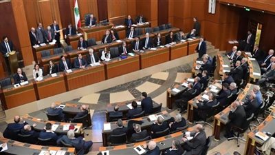 برلمان لبنان يوصي بوقف دعم المواد الاستراتيجية المستوردة
