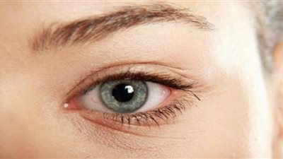 منها قله النوم والإكثار من الكافيين| أسباب تؤدي إلى رعشة العين